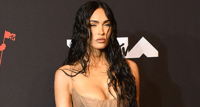 Megan Fox Admits She Sometimes Feel The ‘Need’ To Look ‘Naked’ On Red Carpet - SurgeZirc